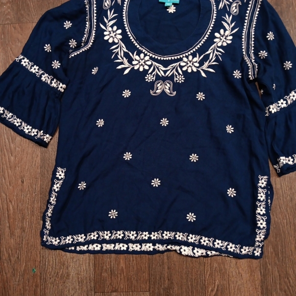 Escapada Navy Tunic Scoop Neck Top White Floral Embroidery Women’s Sz M - Picture 2 of 6